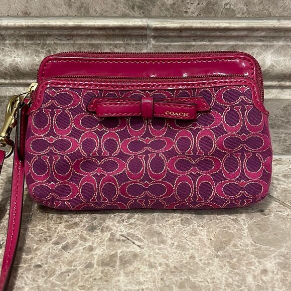 Coach Poppy Signature Bow Wristlet Fuchsia & Gold - Picture 4 of 17